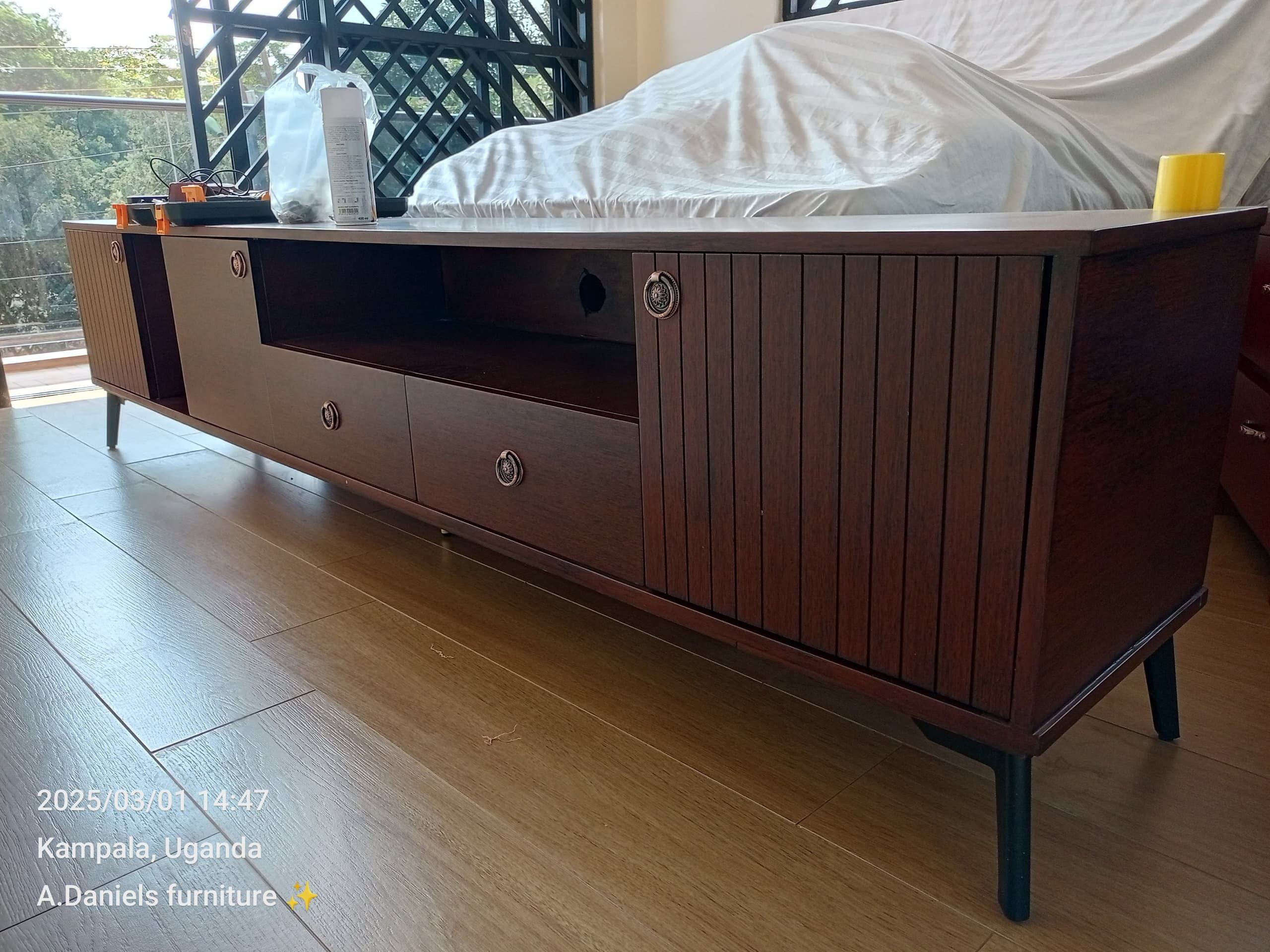 TV Stand - Modern entertainment center